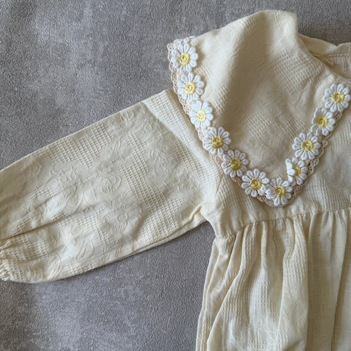 Bodysuit with daisies