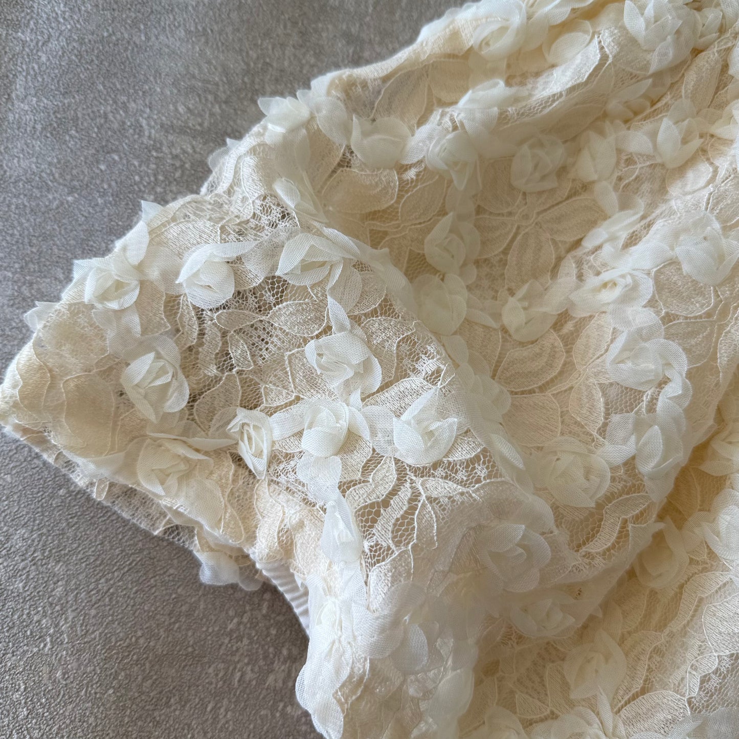 Kanten jurk met bloemen