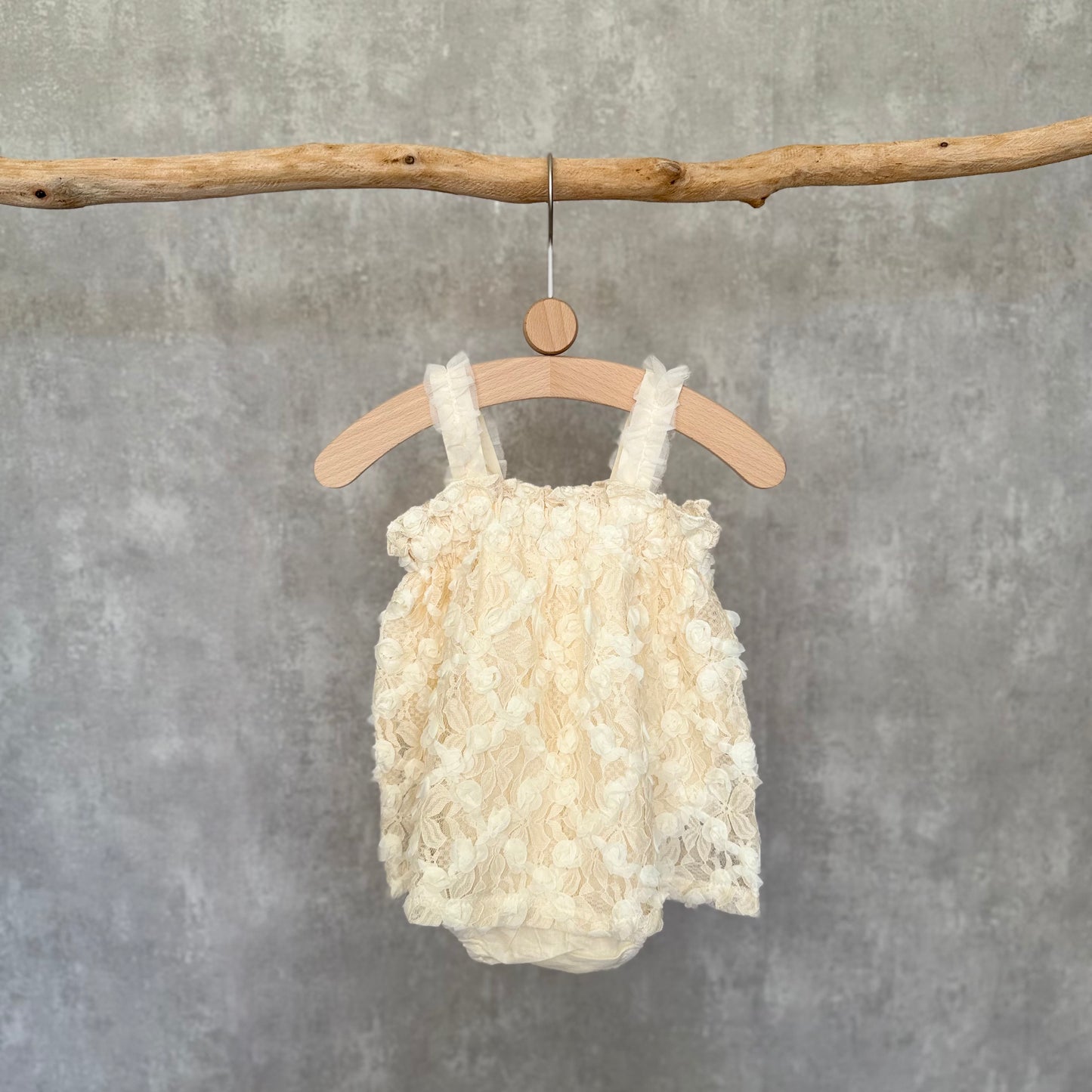 Kanten jurk met bloemen