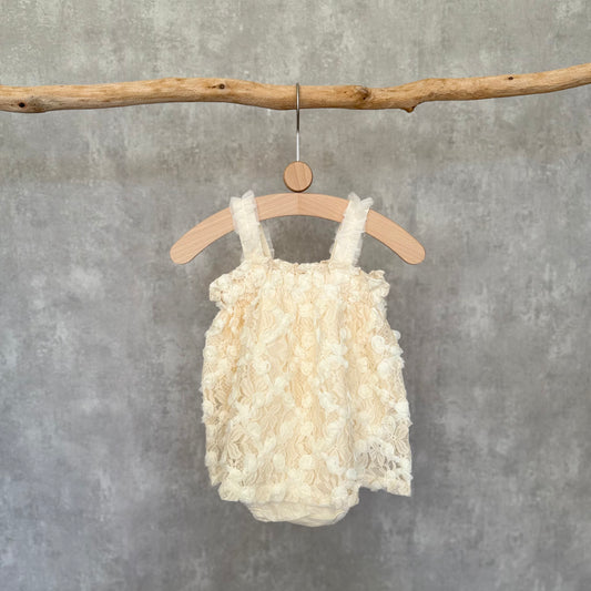 Kanten jurk met bloemen