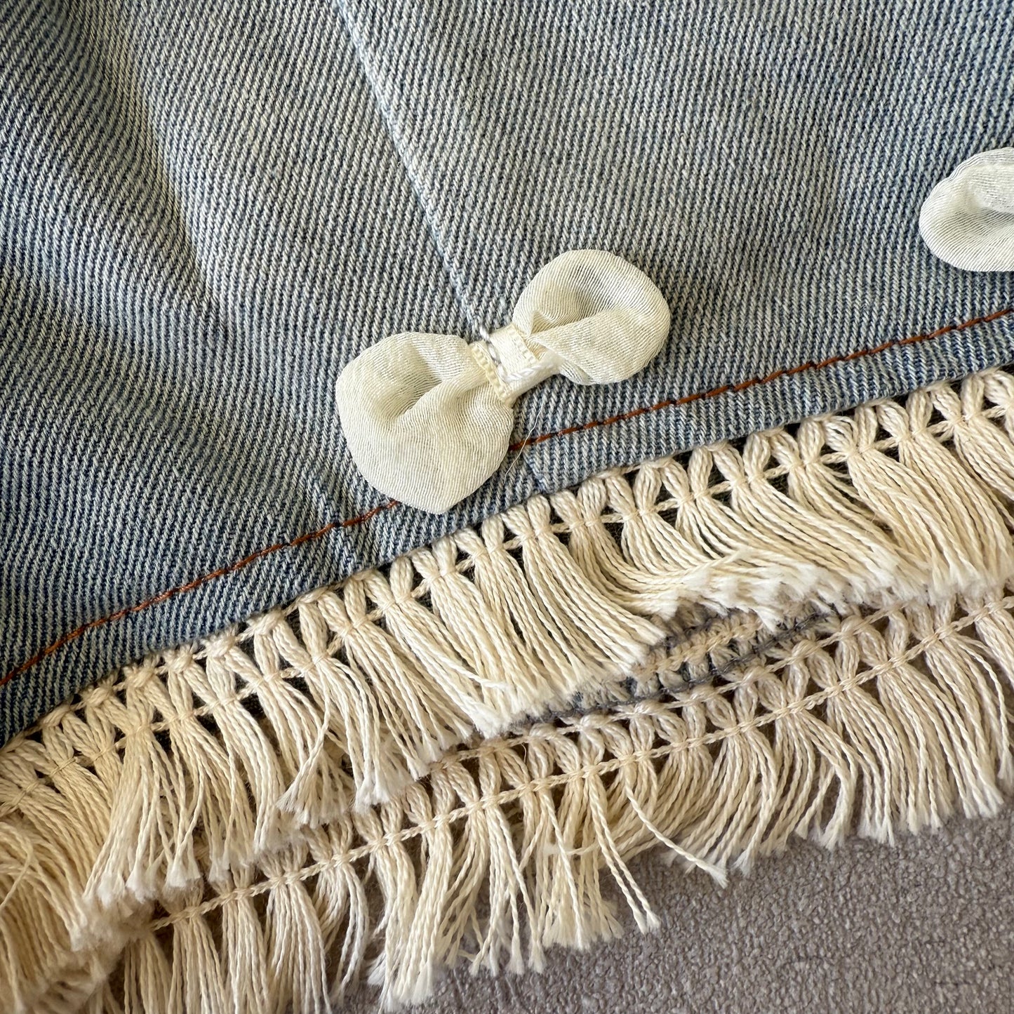 Vest met spijkerbroek