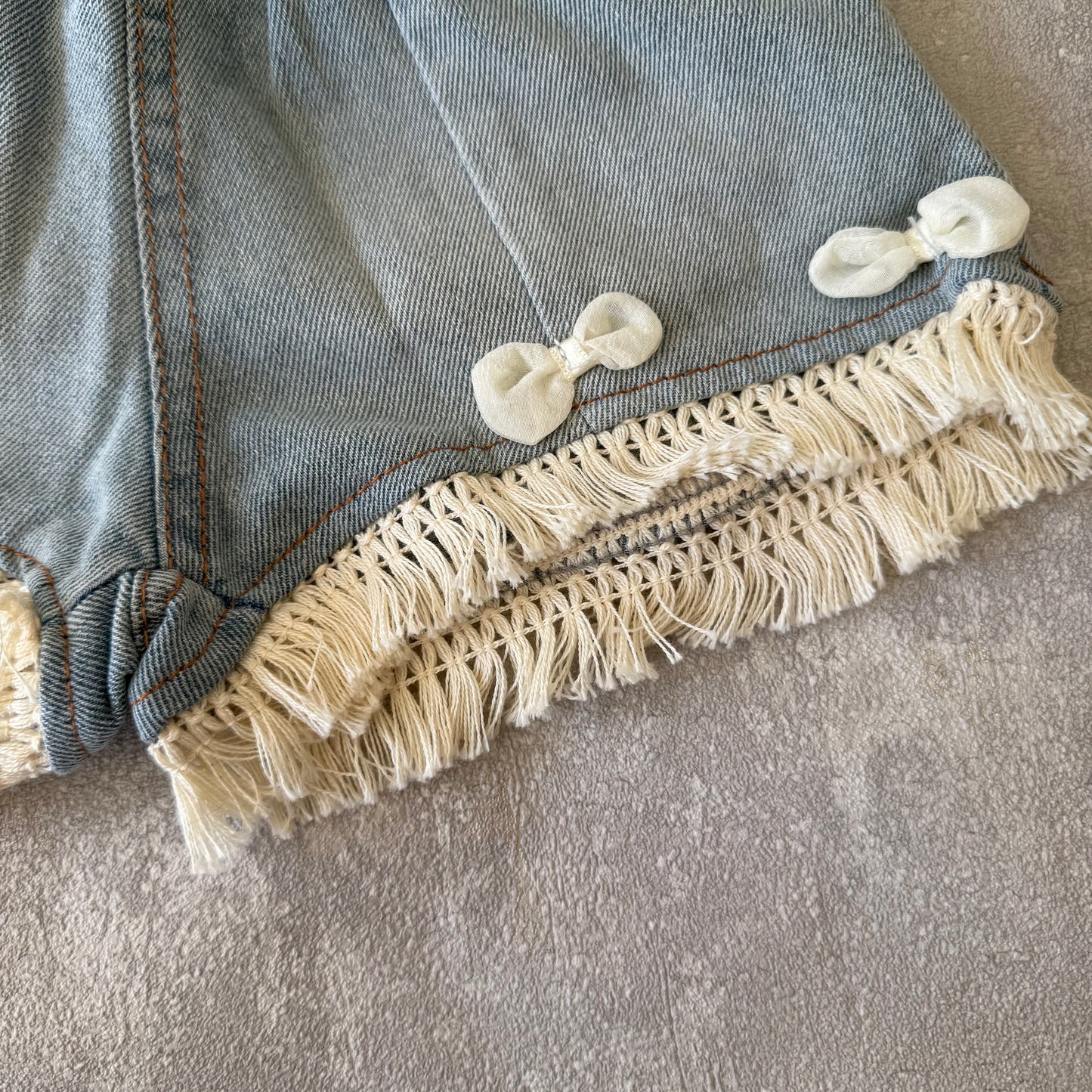 Vest met spijkerbroek