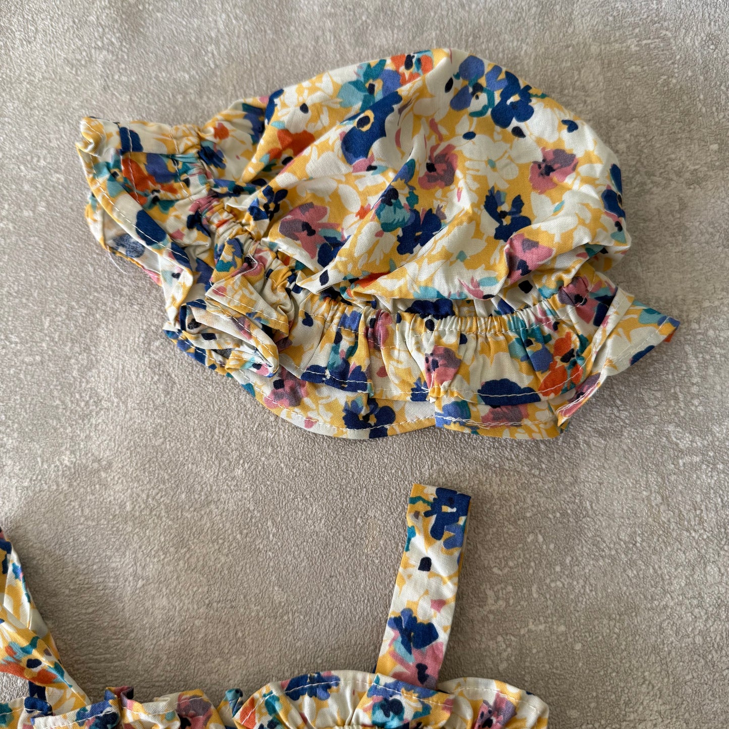 Blauw/geel bloemen rompertje