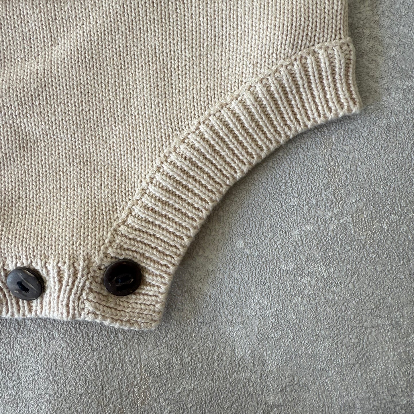 Gebreid rompertje abrikoos