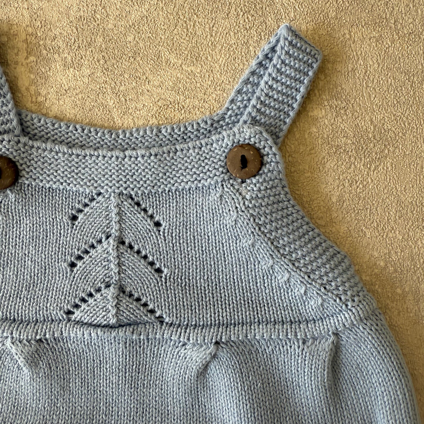 Blauw gebreid rompertje