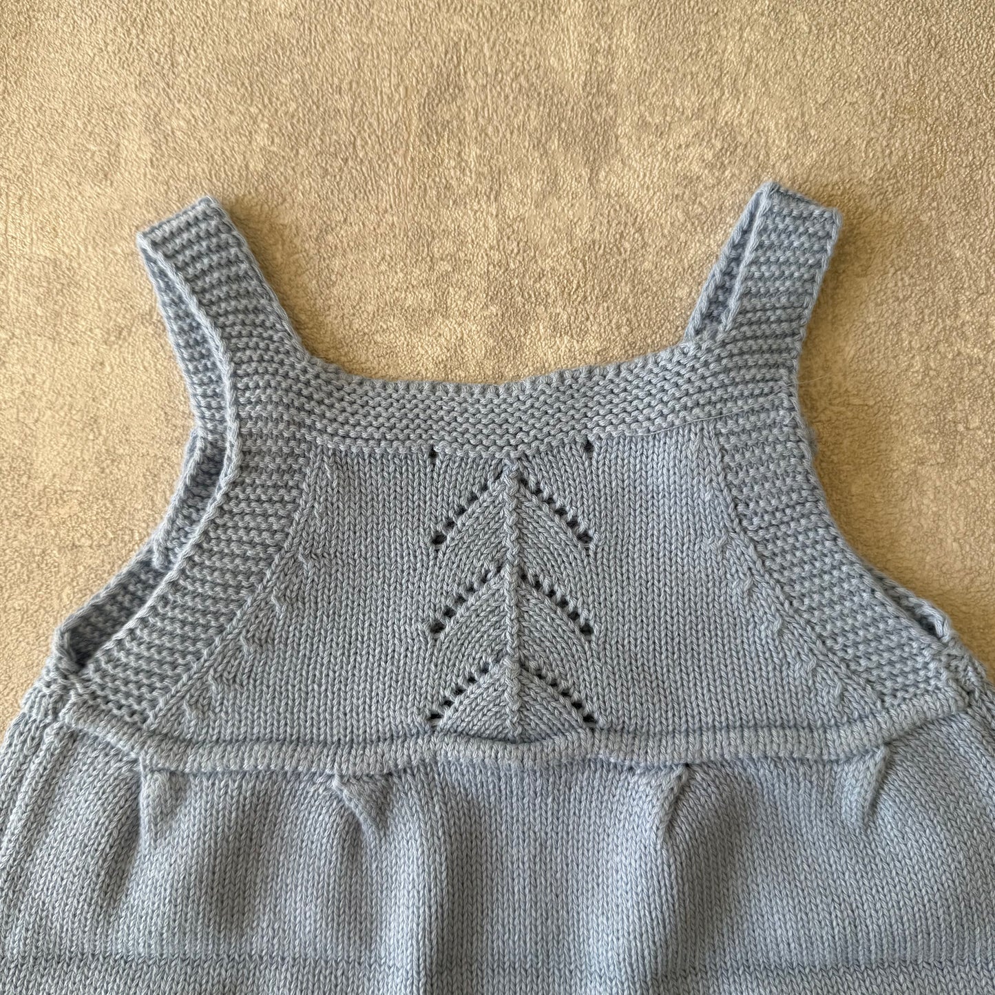 Blauw gebreid rompertje