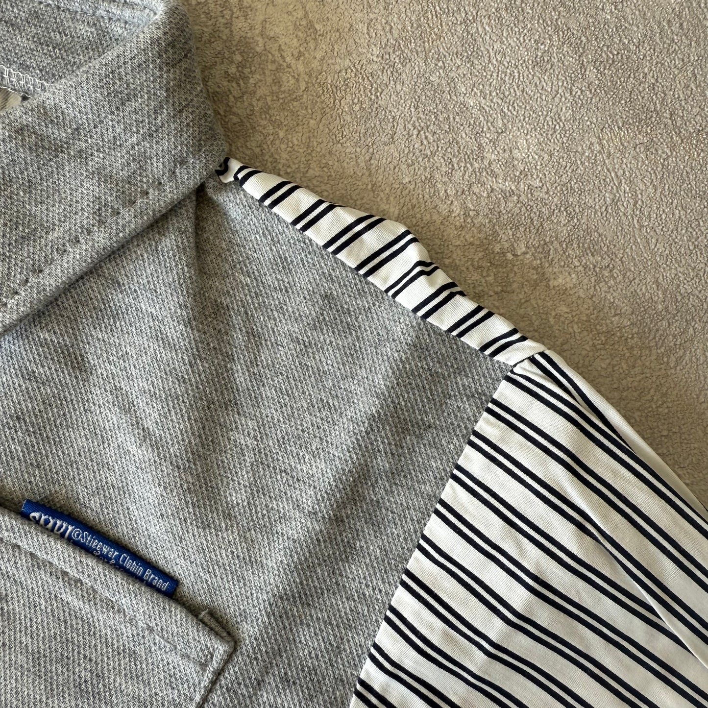 Shirt grijs en strepen