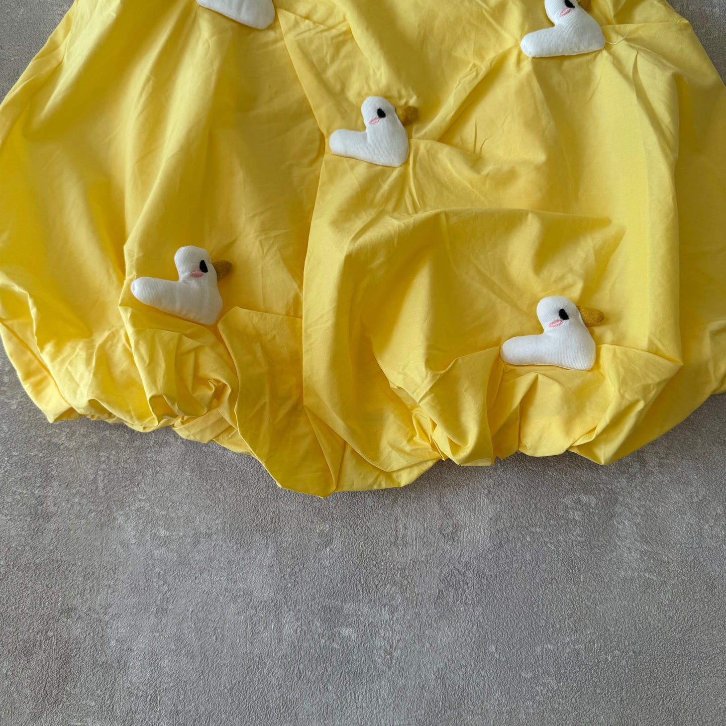 Geel jurkje met meeuwen