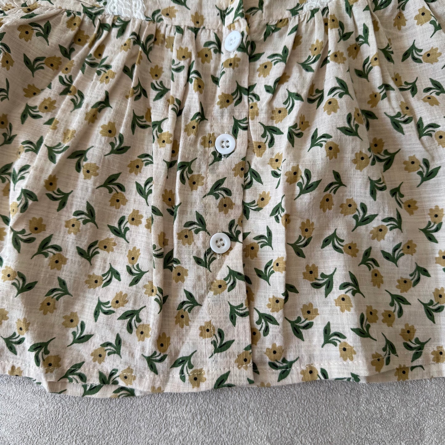 Setje van shirt en korte broek met bloemen