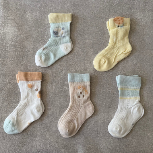 Zomerse sokken voor kinderen